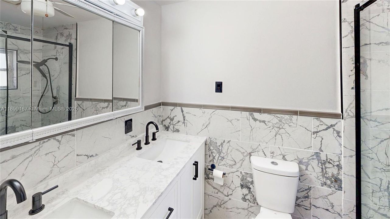 Под контрактом: $585,000 (4 спален, 2 ванн, 1603 Квадратных фут)