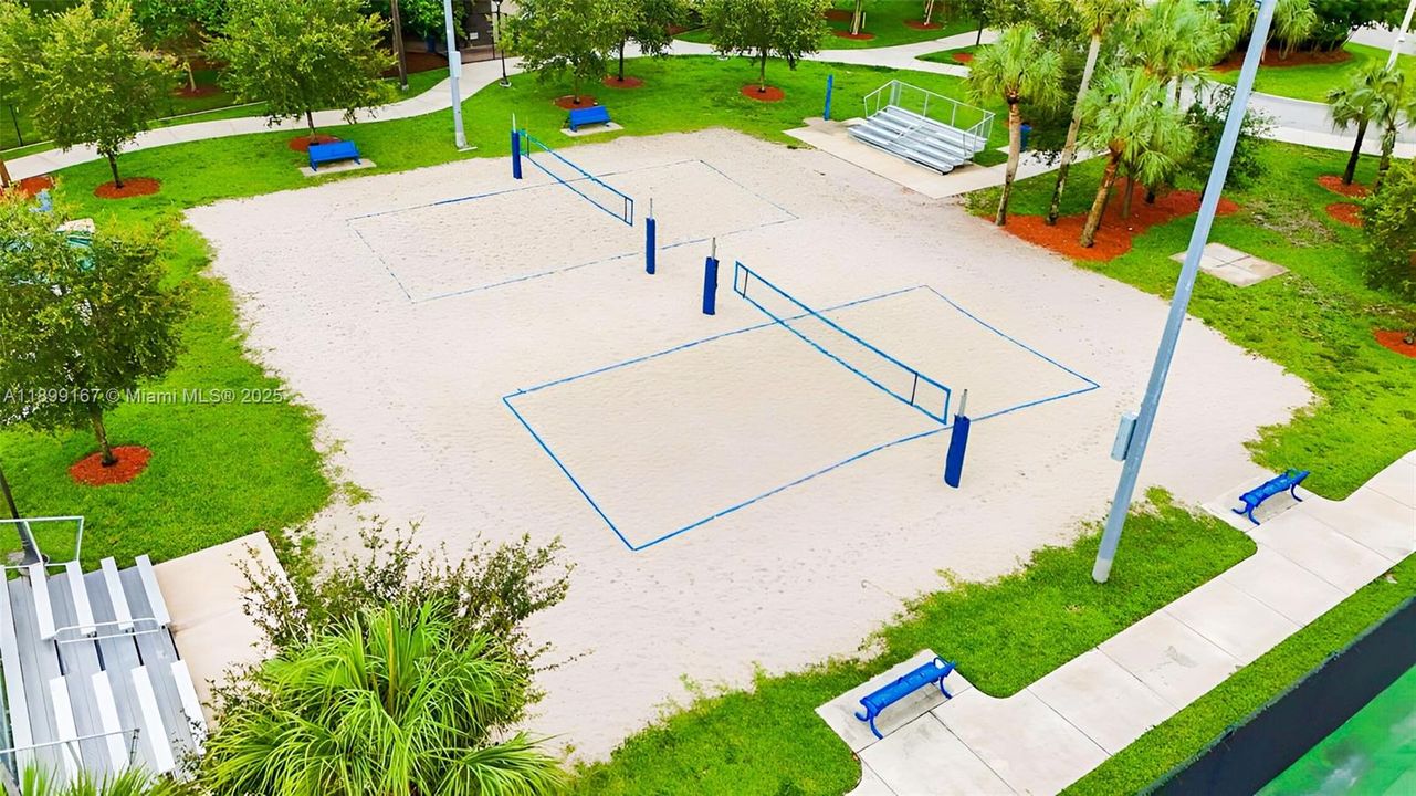 Под контрактом: $585,000 (4 спален, 2 ванн, 1603 Квадратных фут)