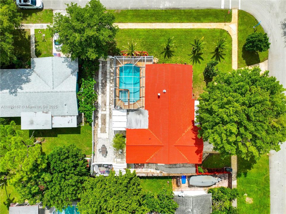 Под контрактом: $585,000 (4 спален, 2 ванн, 1603 Квадратных фут)