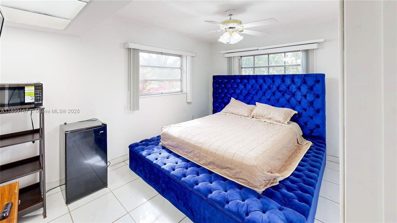 Под контрактом: $585,000 (4 спален, 2 ванн, 1603 Квадратных фут)