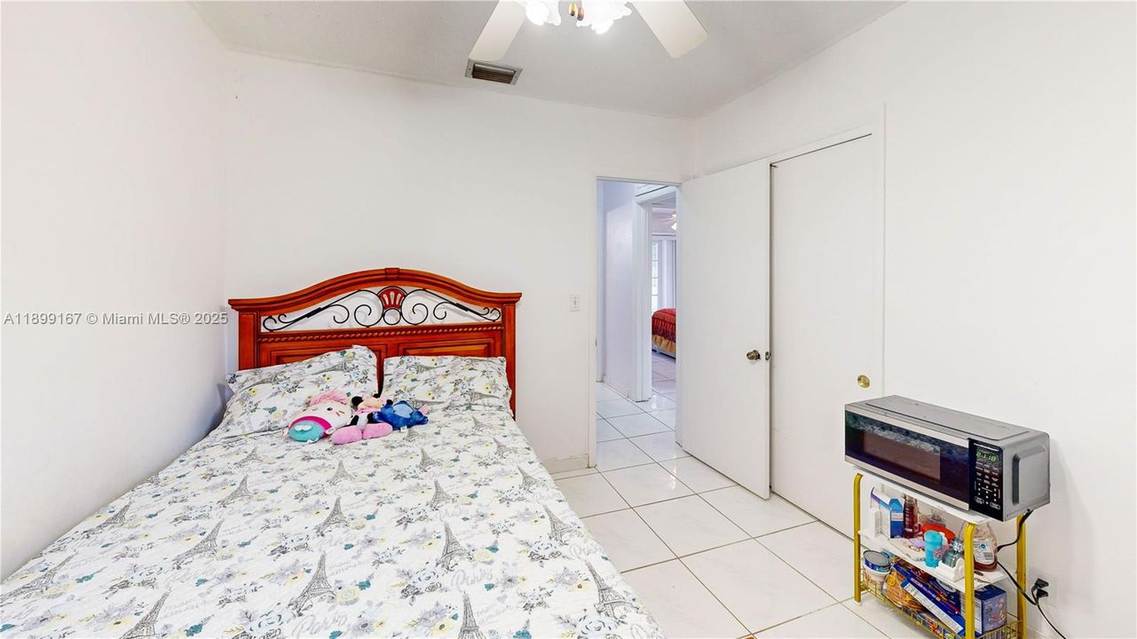 Под контрактом: $585,000 (4 спален, 2 ванн, 1603 Квадратных фут)