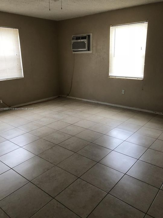 For Rent: $1,200 (0 beds, 1 baths, 7150 Square Feet)