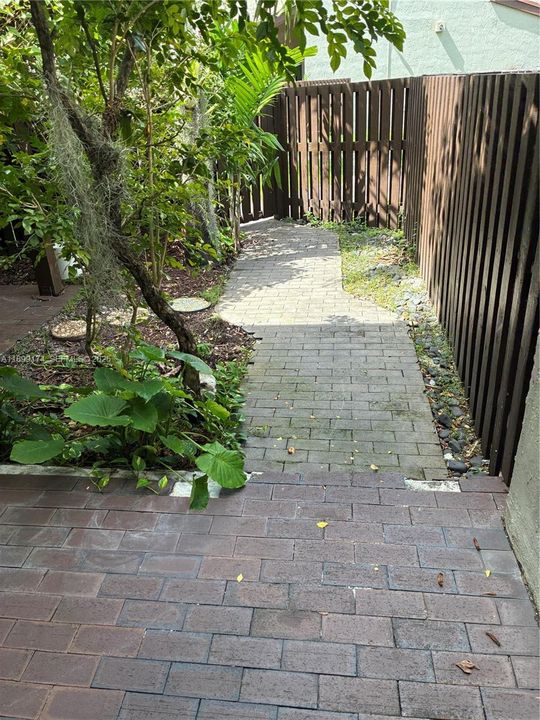 For Rent: $2,750 (3 beds, 2 baths, 1192 Square Feet)