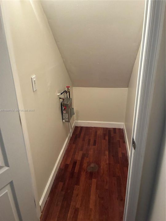 For Rent: $2,750 (3 beds, 2 baths, 1192 Square Feet)