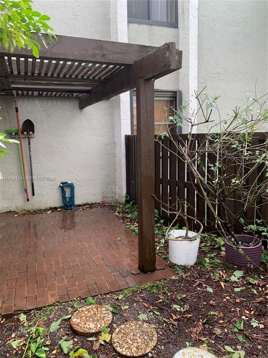 For Rent: $2,750 (3 beds, 2 baths, 1192 Square Feet)