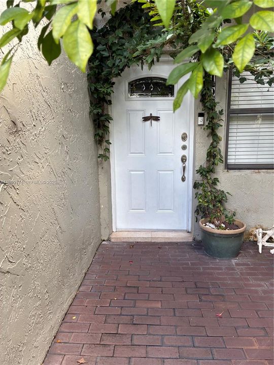 For Rent: $2,750 (3 beds, 2 baths, 1192 Square Feet)