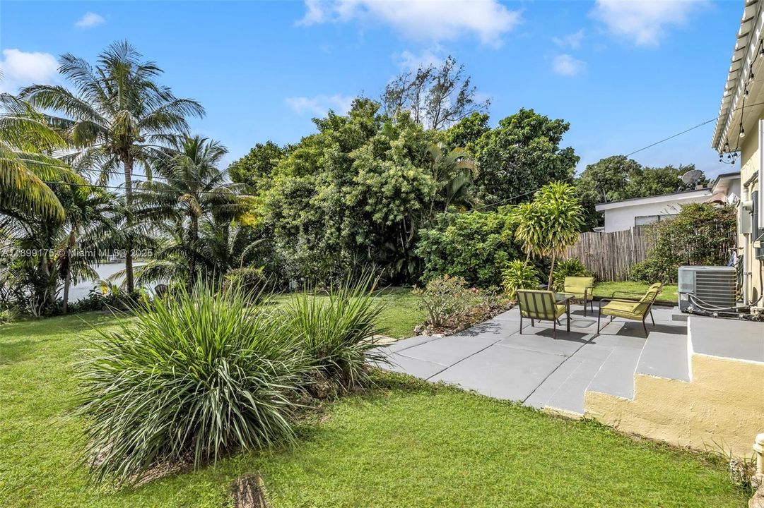 На продажу: $549,000 (3 спален, 2 ванн, 830 Квадратных фут)