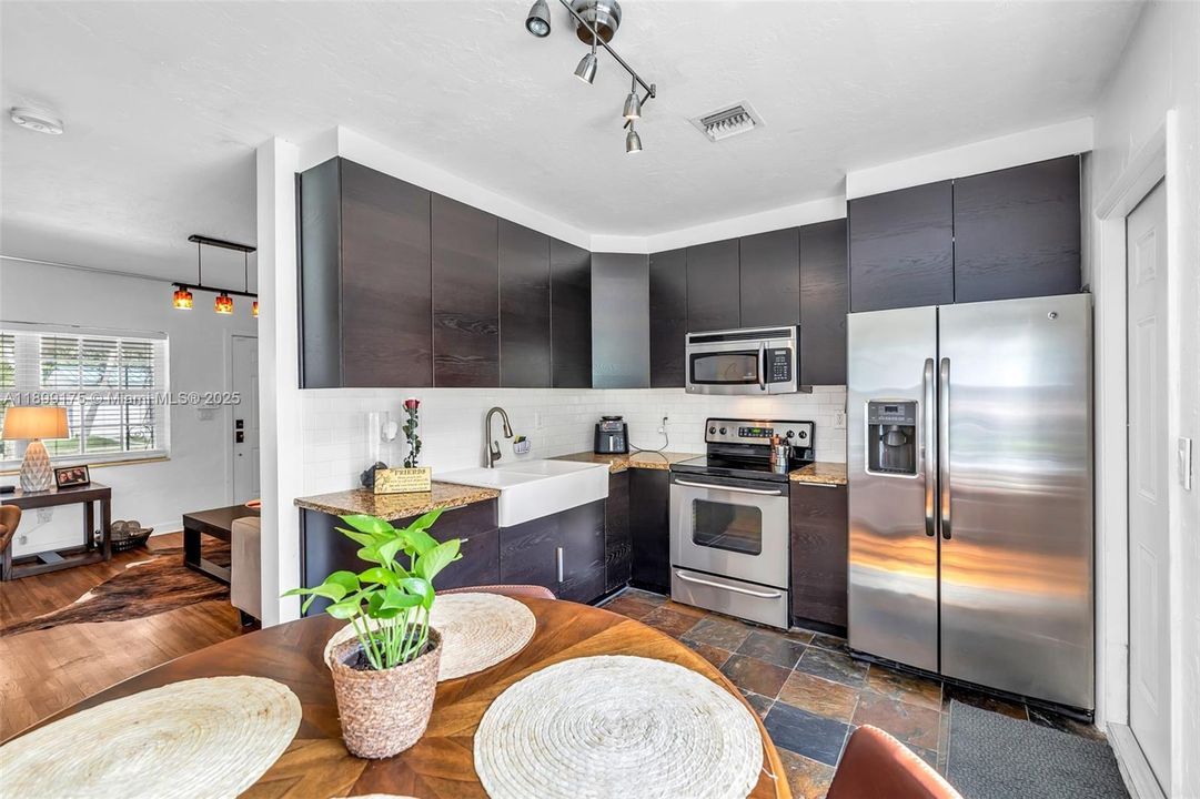 На продажу: $549,000 (3 спален, 2 ванн, 830 Квадратных фут)