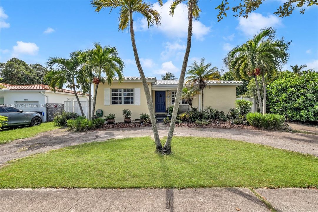 На продажу: $549,000 (3 спален, 2 ванн, 830 Квадратных фут)