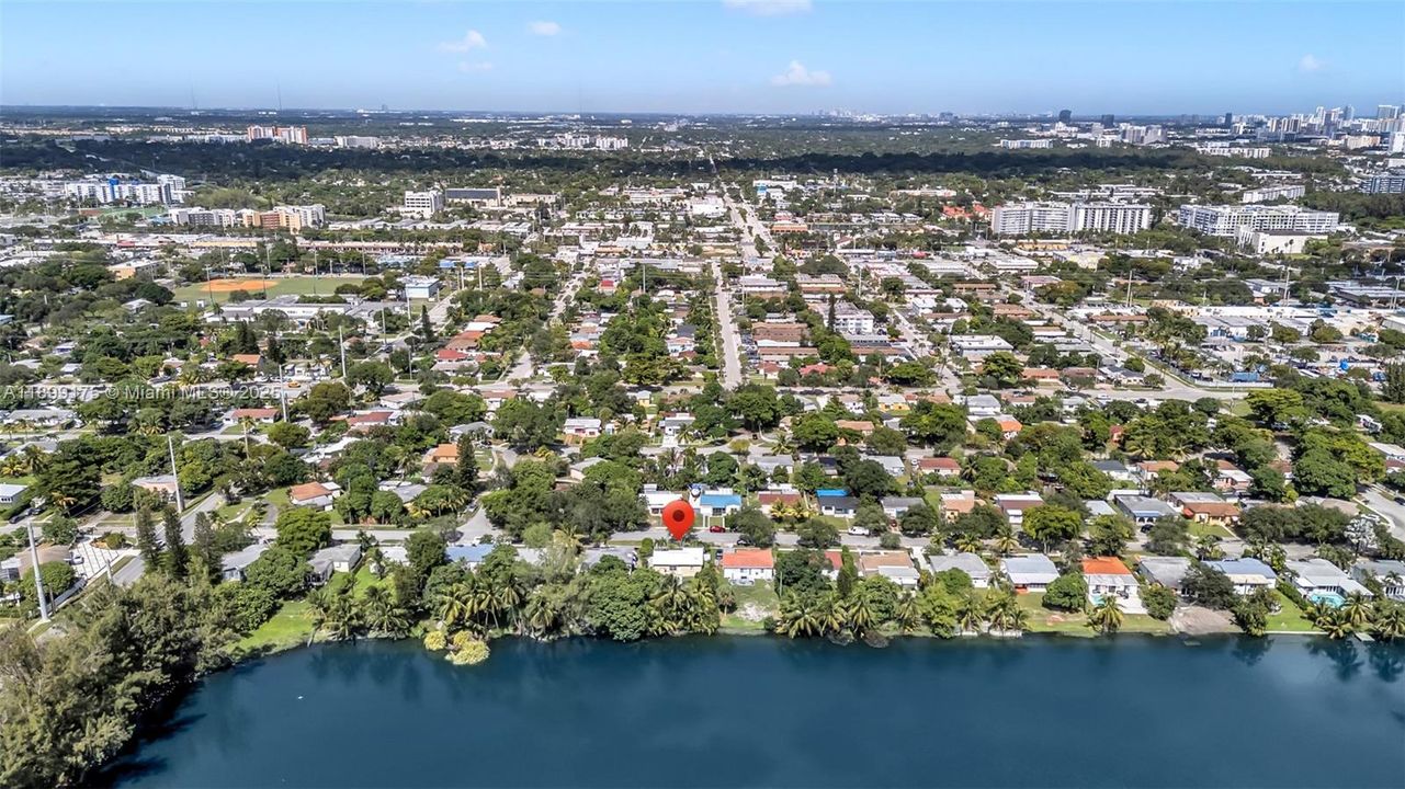 На продажу: $549,000 (3 спален, 2 ванн, 830 Квадратных фут)