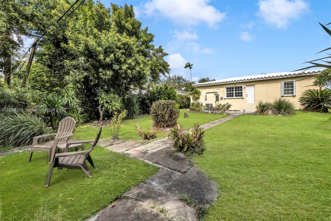 На продажу: $549,000 (3 спален, 2 ванн, 830 Квадратных фут)