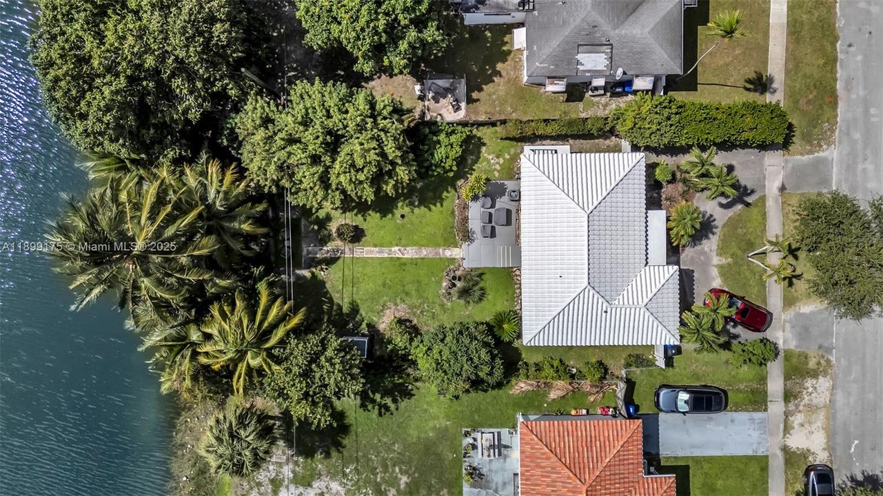 На продажу: $549,000 (3 спален, 2 ванн, 830 Квадратных фут)