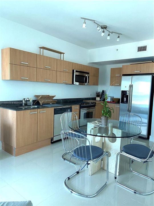 Recently Sold: $375,000 (1 beds, 1 baths, 704 Square Feet)