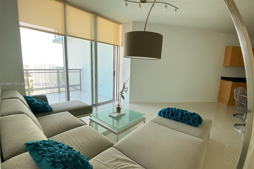 Recently Sold: $375,000 (1 beds, 1 baths, 704 Square Feet)