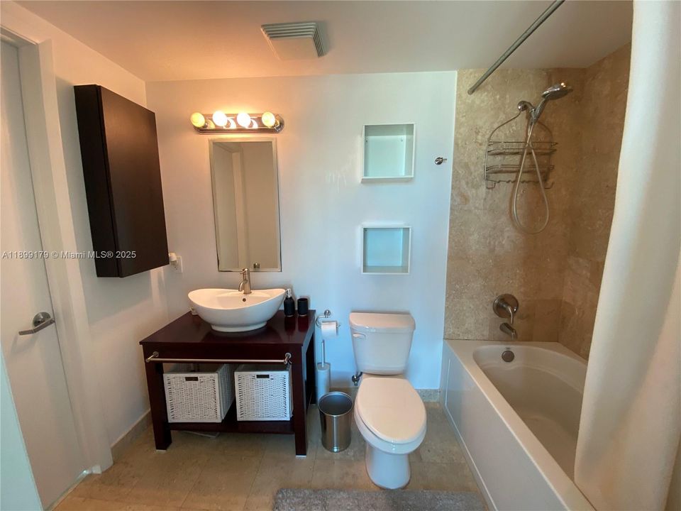 Recently Sold: $375,000 (1 beds, 1 baths, 704 Square Feet)