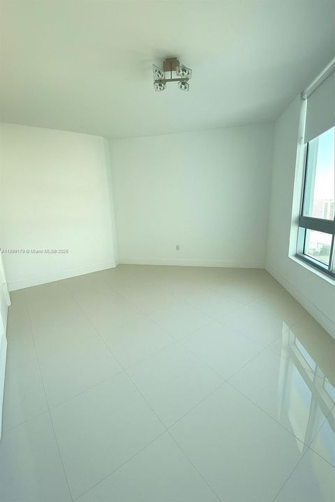 Recently Sold: $375,000 (1 beds, 1 baths, 704 Square Feet)