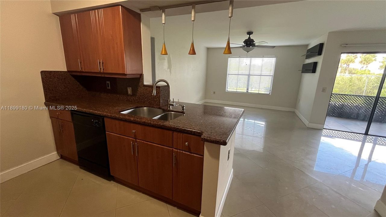 最近租的: $1,950 (1 贝兹, 1 浴室, 804 平方英尺)