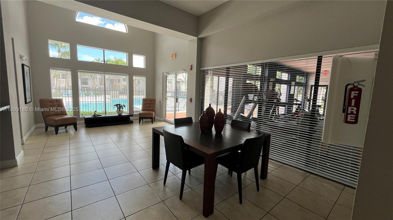 最近租的: $1,950 (1 贝兹, 1 浴室, 804 平方英尺)