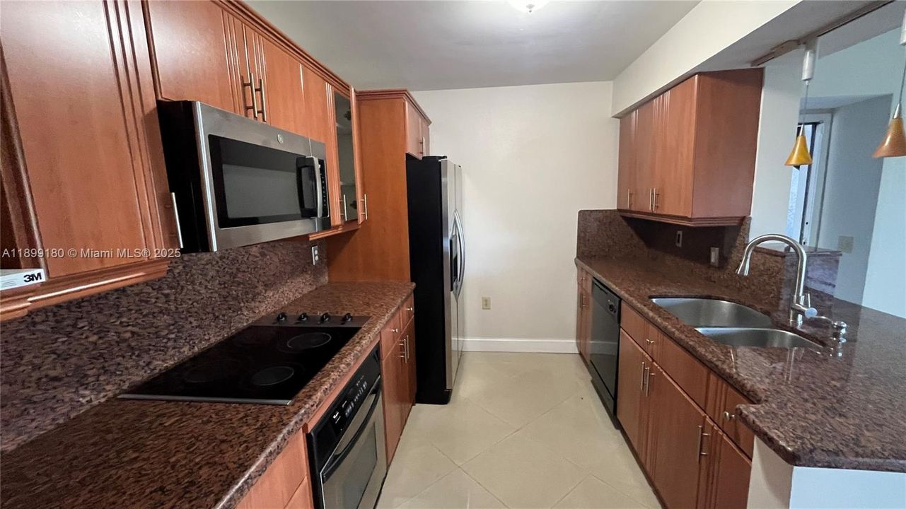 最近租的: $1,950 (1 贝兹, 1 浴室, 804 平方英尺)