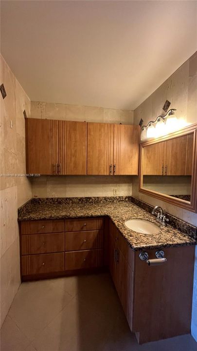 最近租的: $1,950 (1 贝兹, 1 浴室, 804 平方英尺)