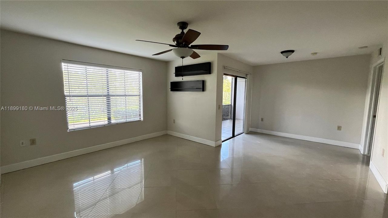 最近租的: $1,950 (1 贝兹, 1 浴室, 804 平方英尺)