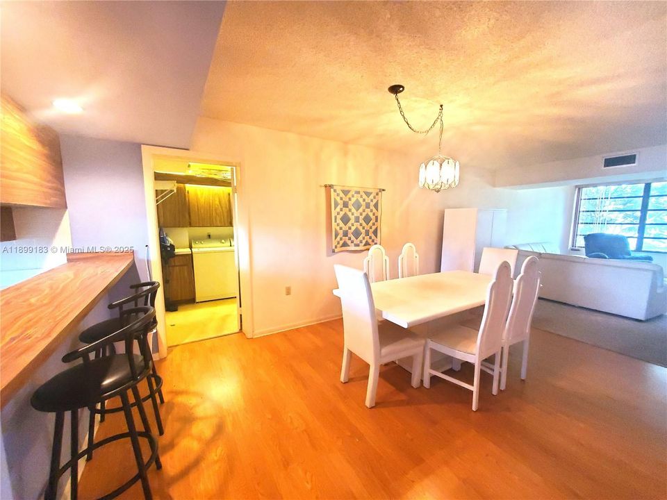 Active With Contract: $245,000 (2 beds, 2 baths, 1385 Square Feet)