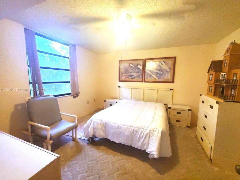 Active With Contract: $245,000 (2 beds, 2 baths, 1385 Square Feet)