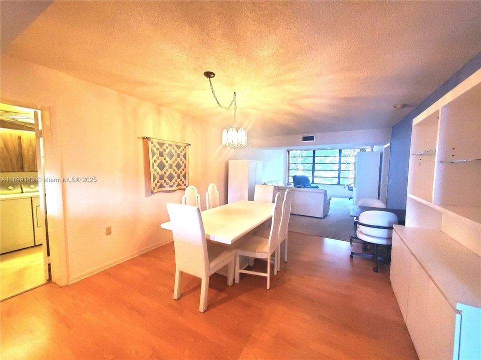 Active With Contract: $245,000 (2 beds, 2 baths, 1385 Square Feet)