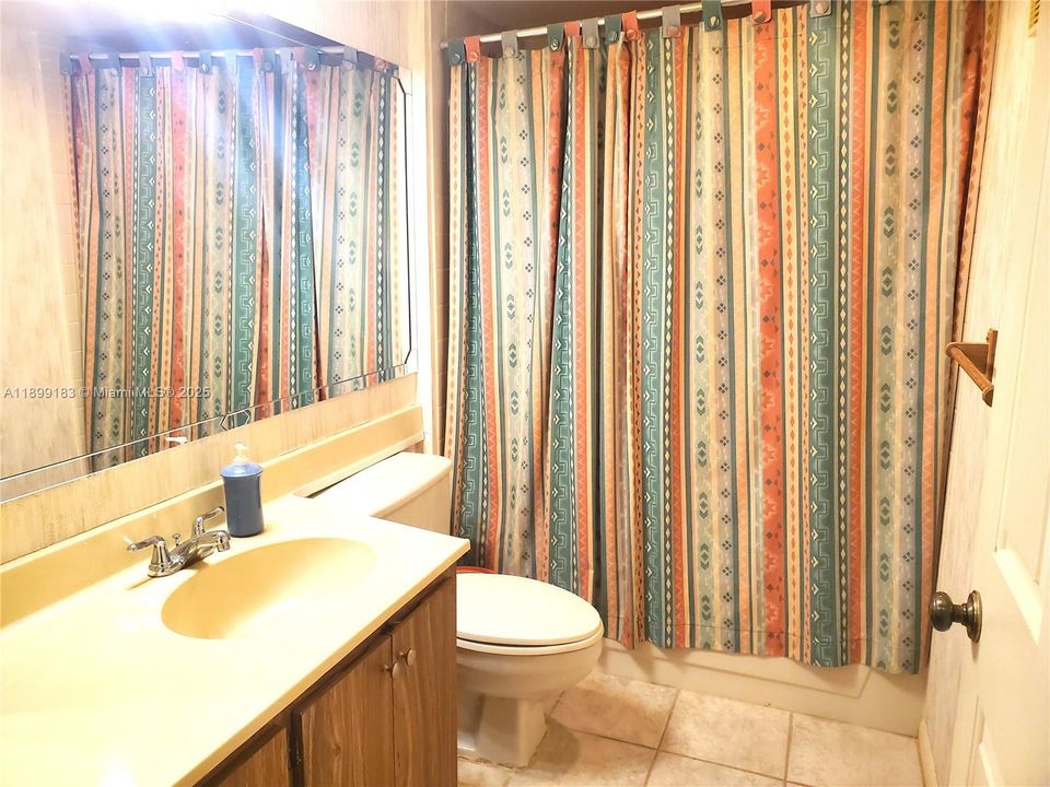 Active With Contract: $245,000 (2 beds, 2 baths, 1385 Square Feet)