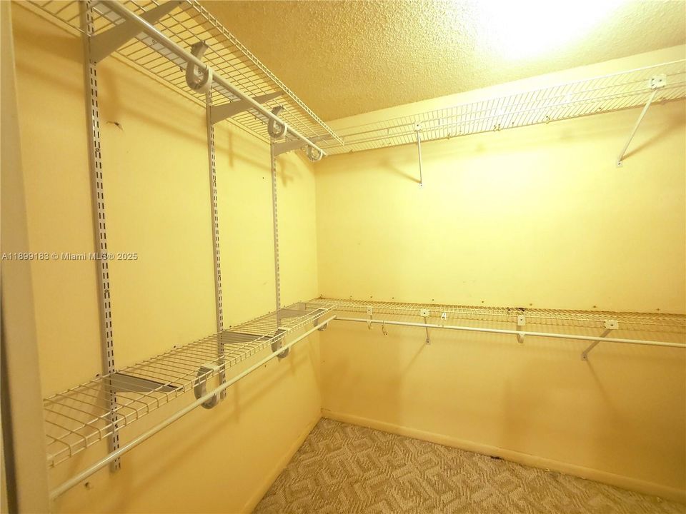 Active With Contract: $245,000 (2 beds, 2 baths, 1385 Square Feet)