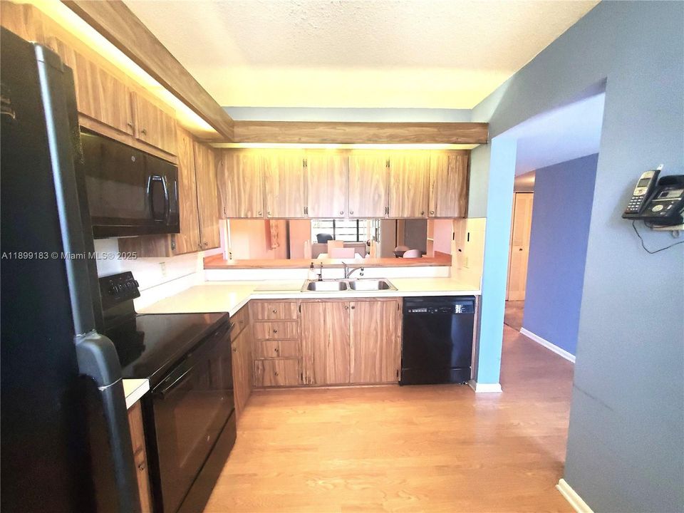 Active With Contract: $245,000 (2 beds, 2 baths, 1385 Square Feet)