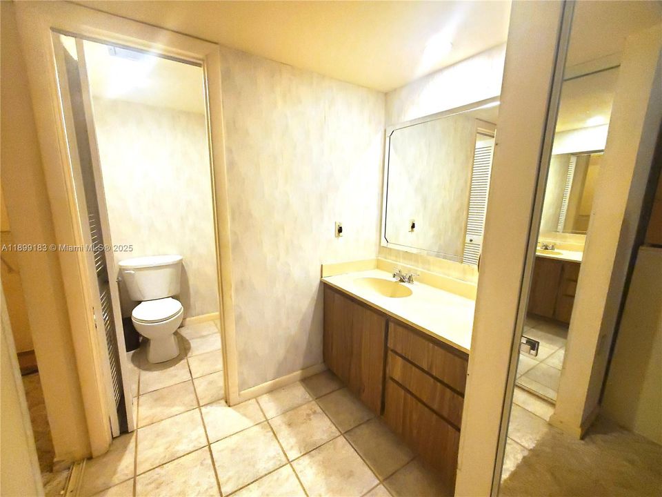 Active With Contract: $245,000 (2 beds, 2 baths, 1385 Square Feet)