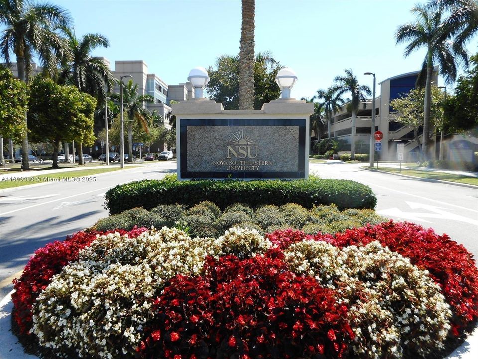 Active With Contract: $245,000 (2 beds, 2 baths, 1385 Square Feet)