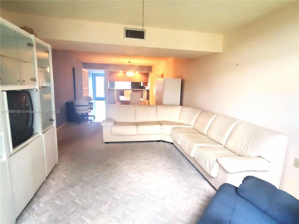 Active With Contract: $245,000 (2 beds, 2 baths, 1385 Square Feet)