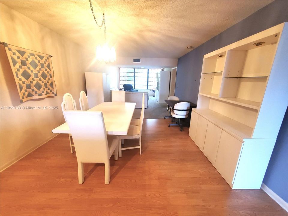 Active With Contract: $245,000 (2 beds, 2 baths, 1385 Square Feet)