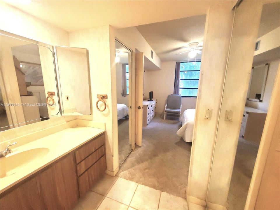 Active With Contract: $245,000 (2 beds, 2 baths, 1385 Square Feet)