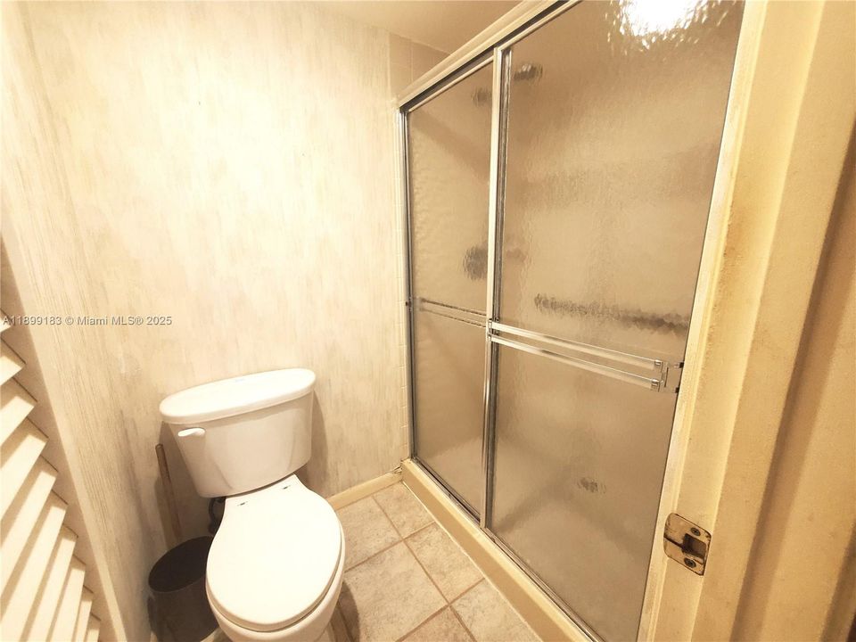 Active With Contract: $245,000 (2 beds, 2 baths, 1385 Square Feet)