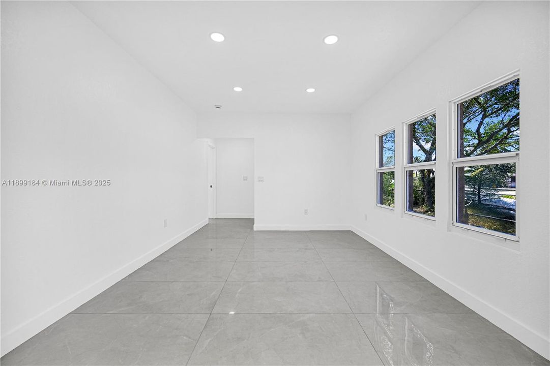 待售: $550,000 (3 贝兹, 2 浴室, 1284 平方英尺)