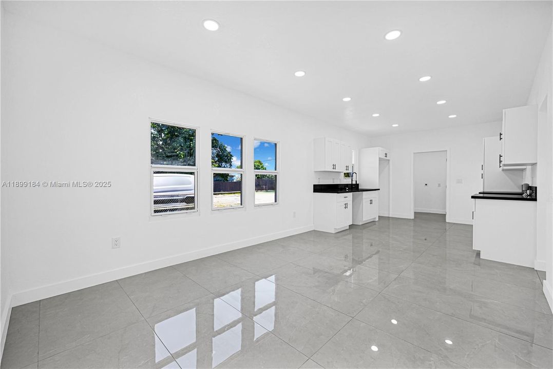 待售: $550,000 (3 贝兹, 2 浴室, 1284 平方英尺)