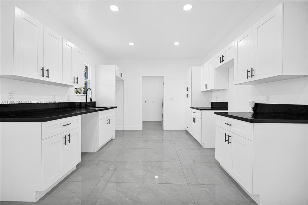 待售: $550,000 (3 贝兹, 2 浴室, 1284 平方英尺)