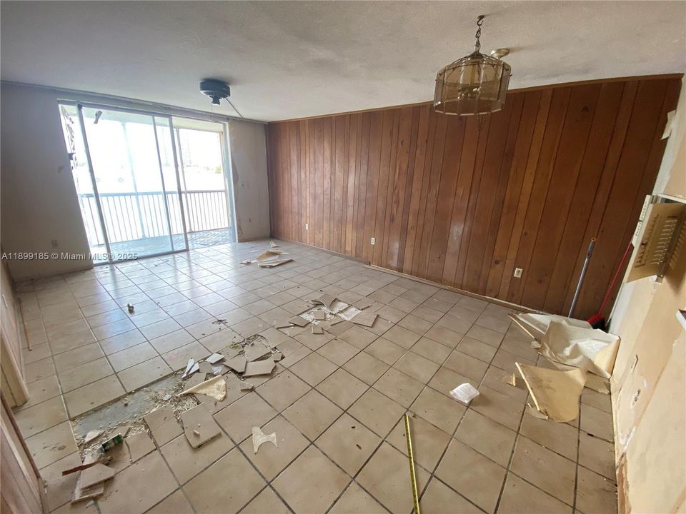 待售: $158,888 (1 贝兹, 1 浴室, 768 平方英尺)