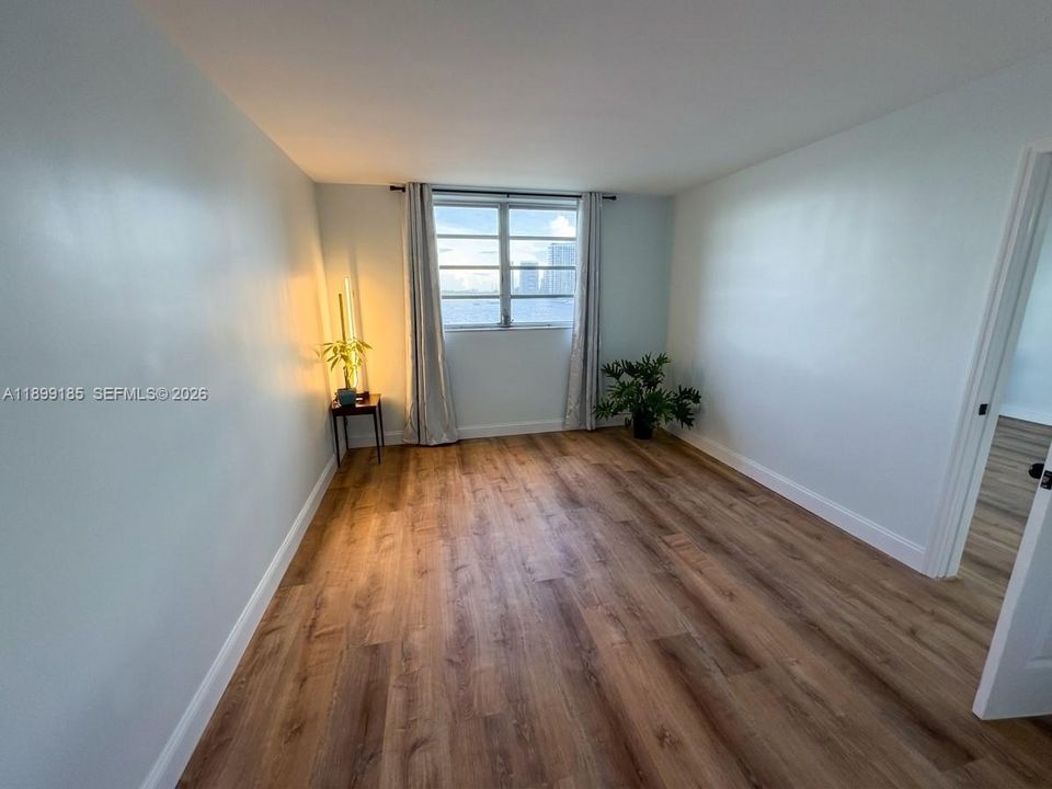 На продажу: $199,900 (1 спален, 1 ванн, 768 Квадратных фут)