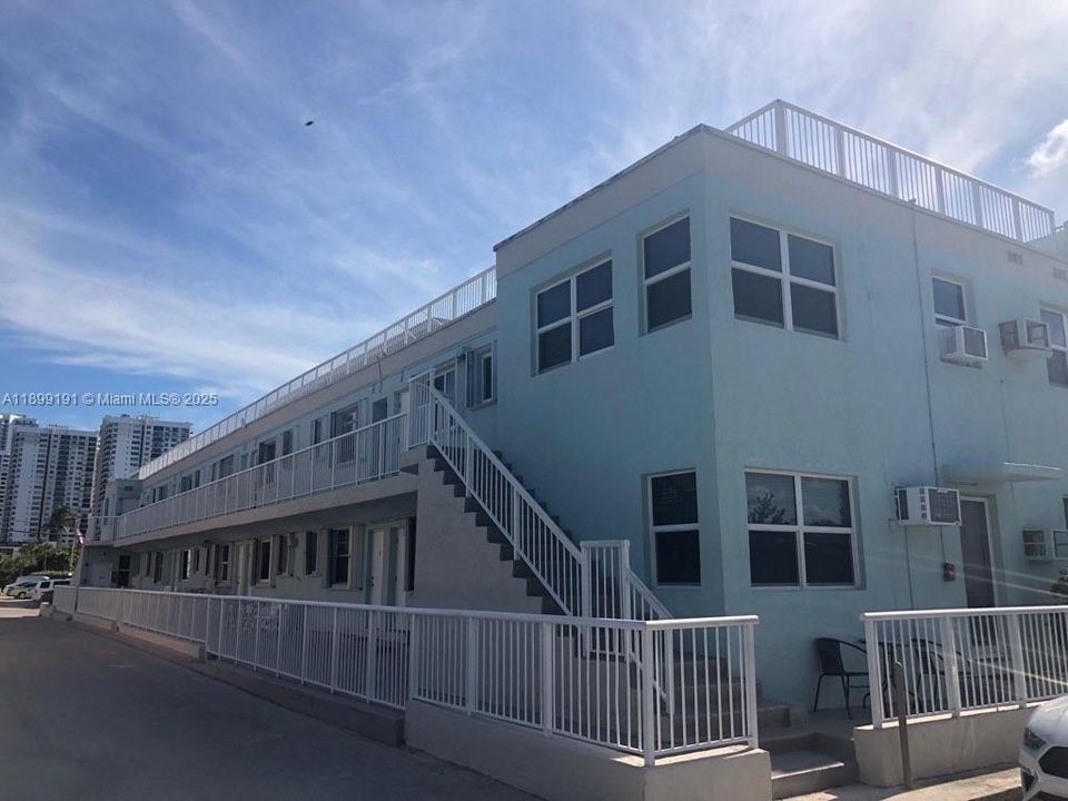 Recently Rented: $1,999 (1 beds, 1 baths, 390 Square Feet)