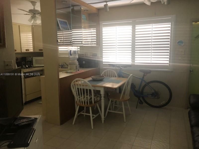Recently Rented: $1,999 (1 beds, 1 baths, 390 Square Feet)