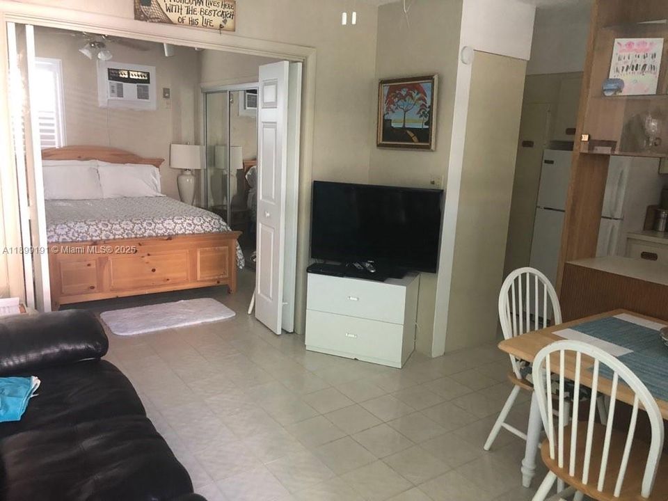 Recently Rented: $1,999 (1 beds, 1 baths, 390 Square Feet)