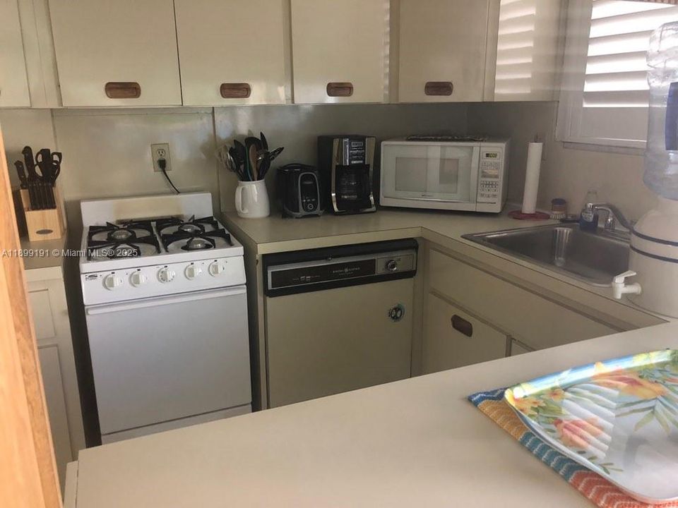Recently Rented: $1,999 (1 beds, 1 baths, 390 Square Feet)