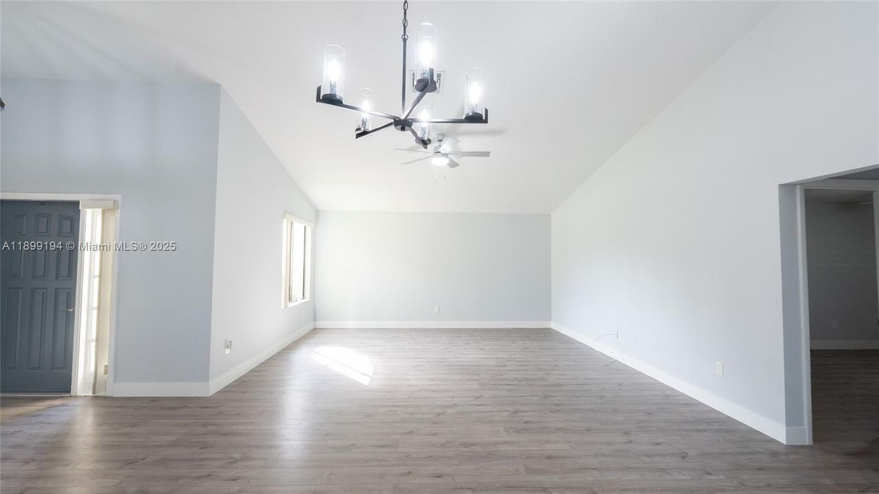 En Venta: $499,999 (3 camas, 2 baños, 1719 Pies cuadrados)