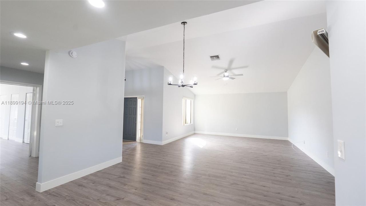 En Venta: $499,999 (3 camas, 2 baños, 1719 Pies cuadrados)