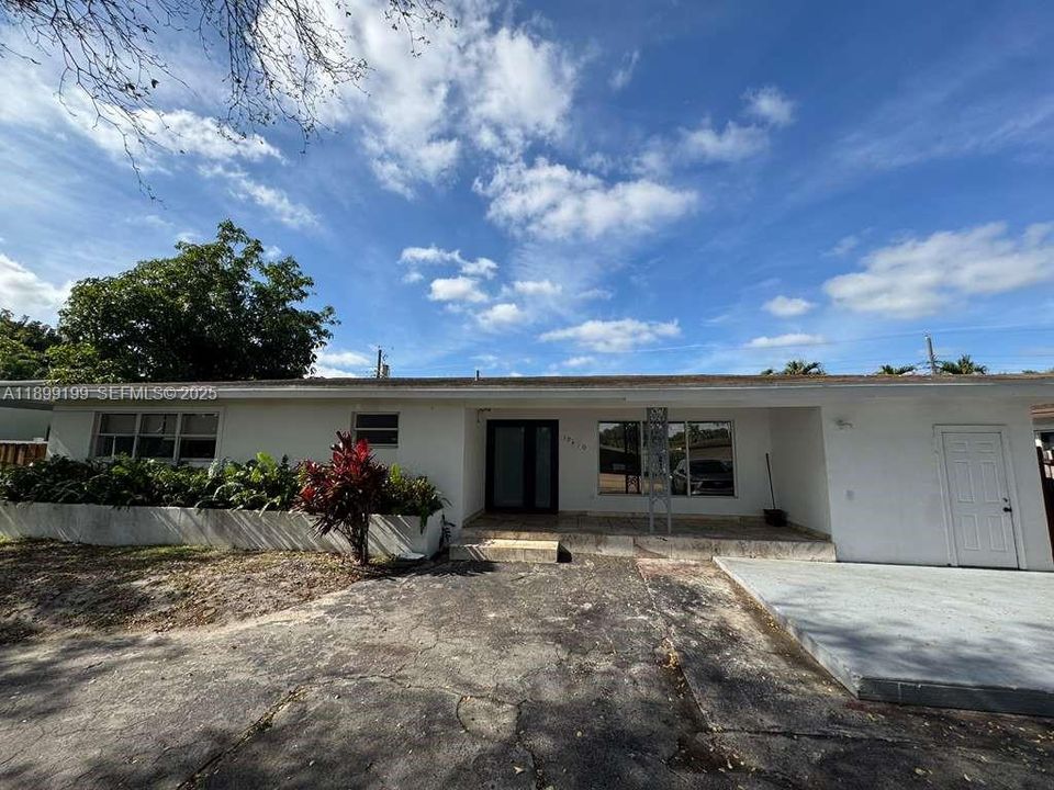 For Rent: $4,800 (4 beds, 2 baths, 1830 Square Feet)