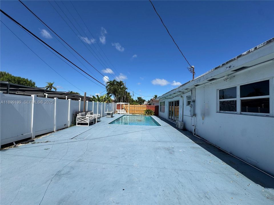 For Rent: $4,800 (4 beds, 2 baths, 1830 Square Feet)